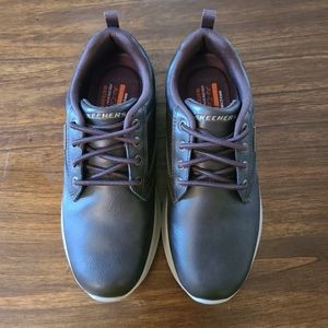 One time used Skechers men's shoe like new.